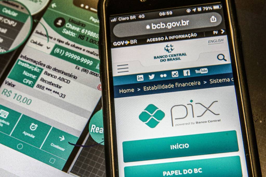 Pix chega a 25% dos brasileiros, movimenta R$ 203 bilhões e deve ganhar novas funções
