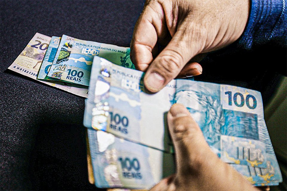 Salário-mínimo será de R$ 1.212, indica integrante da equipe econômica