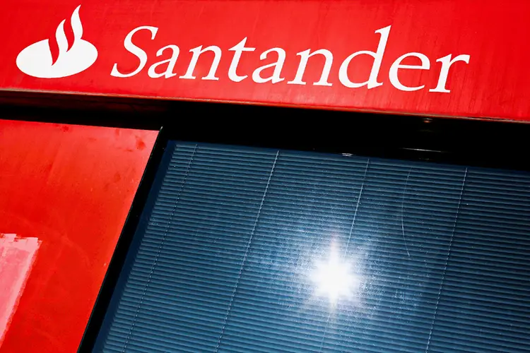 Logo do Santander na Espanha (Marcelo del Pozo/Reprodução)