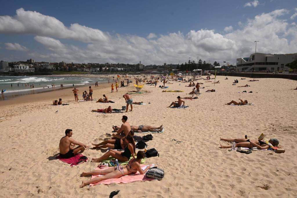 Drones patrulham praias de Sydney para evitar contágio de covid-19