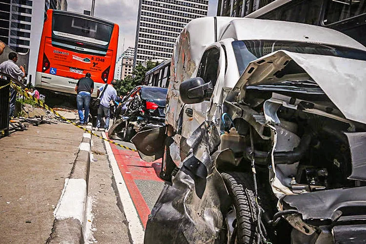 Em São Paulo, acidente entres carros e ônibus interditam a avenida Paulista (Paulo Pinto/ Fotos Públicas/Fotos Públicas)
