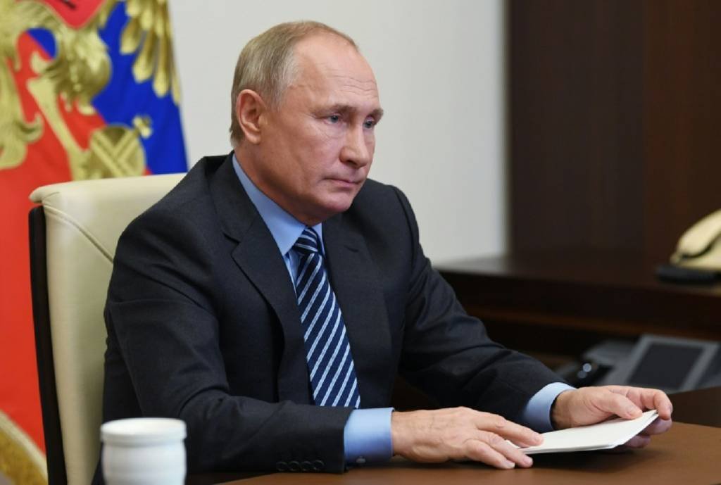 Putin pede aos BRICS apoio na produção da vacina russa contra covid-19