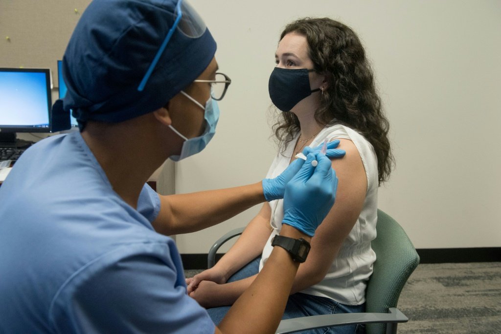 EUA esperam iniciar vacinação contra covid-19 no início de dezembro