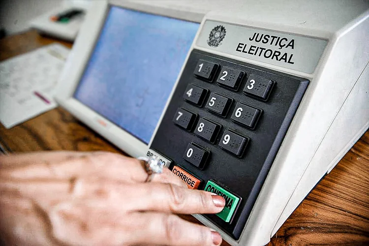 Urna eletrônica: em 2022 estão em disputa cinco cargos (Fábio Pozzebom/Agência Brasil)