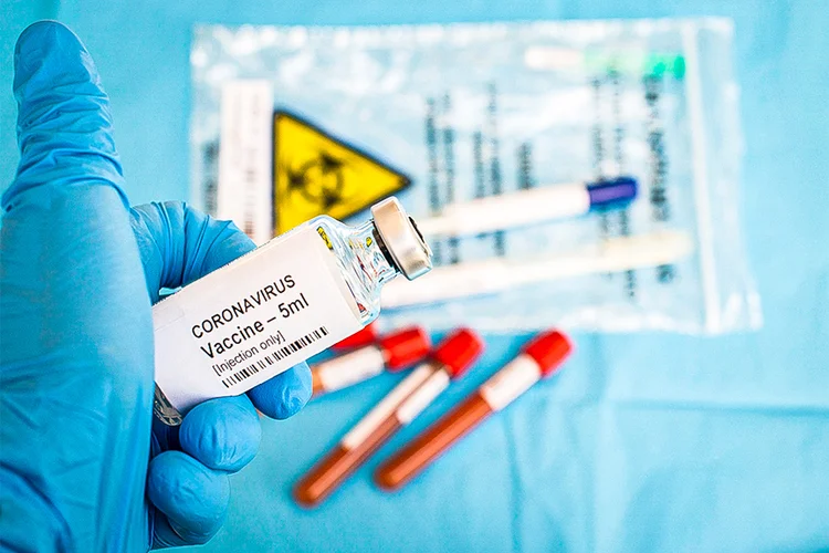 A vacina foi 90% eficaz quando administrada em meia dose seguida de uma dose completa (Paul Biris/Getty Images)