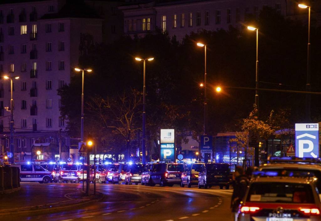 Pelo menos 15 ficam feridos e 4 morrem em atentado terrorista em Viena