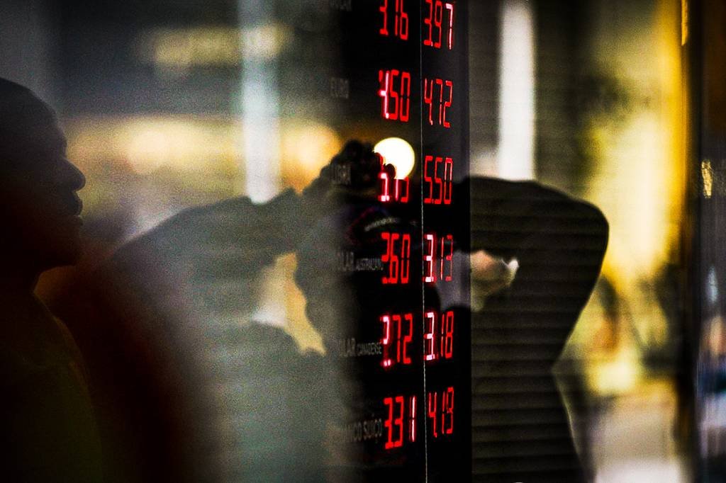 Bolsa: gestores e estrategistas encontram áreas de resiliência em meio às quedas no mercado de renda variável (Ricardo Moraes/Reuters)