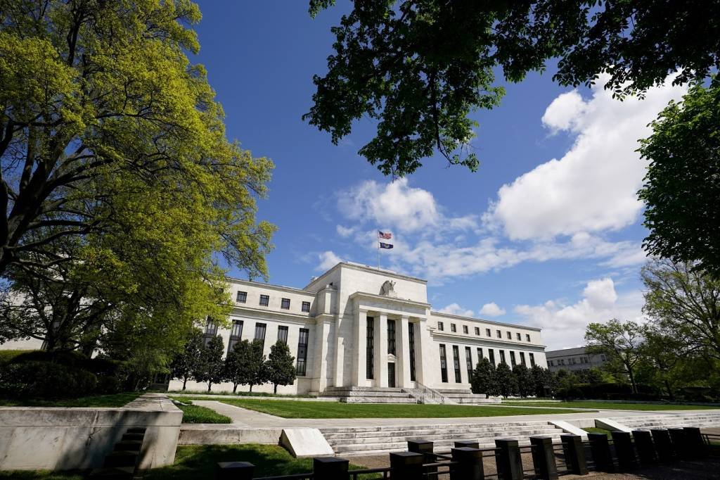 Fed: juro pode subir já em 2022. E retirada de estímulos, ‘em breve’