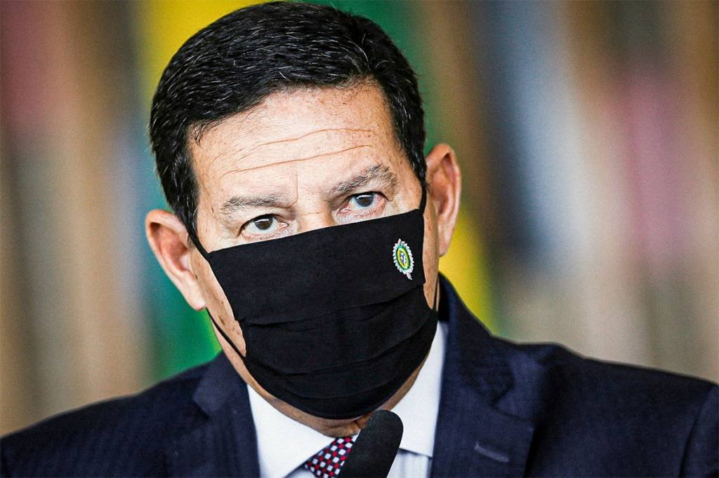 Mourão: Vice-presidente nega que que o governo esteja travando a reforma tributária para evitar dar um palanque para uma eventual reeleição do Rodrigo Maia (Reuters/Adriano Machado)