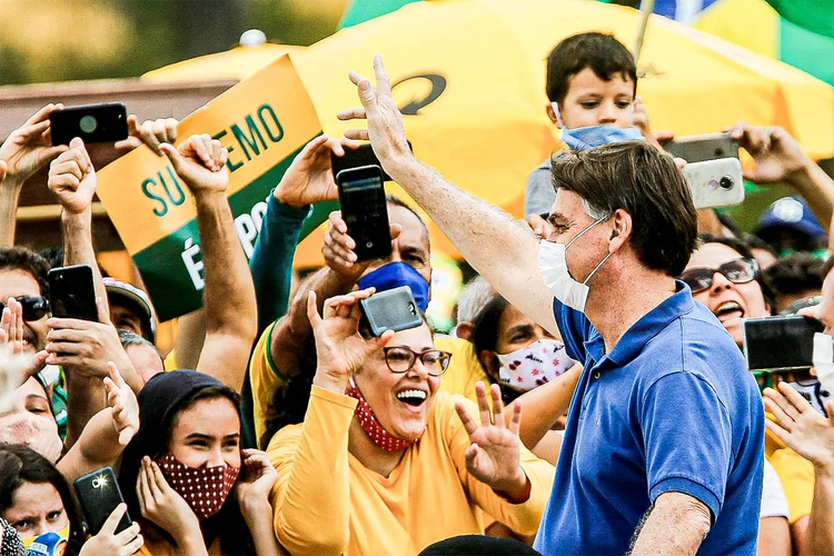 Bolsonaro: Ao chegar, o presidente não falou com a imprensa, mas conversou com apoiadores (Adriano Machado/Reuters Brazil)