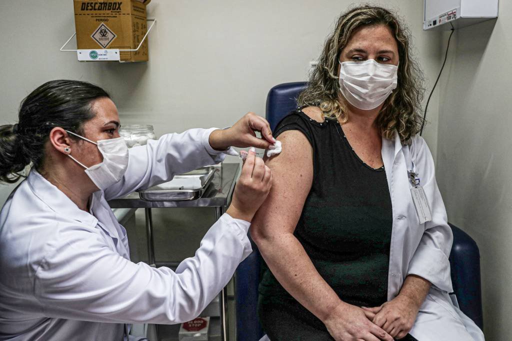 Anvisa está pronta para avaliar uso emergencial de vacinas contra covid