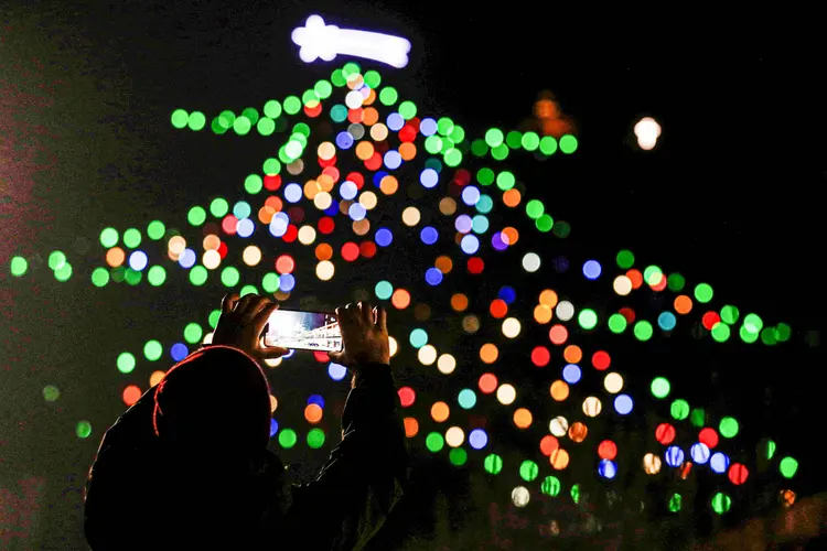 Os feriados de Dezembro são dia 25 que se comemora o Natal, além do Reveillon, porém já no dia 1 de janeiro (Yara Nardi/Reuters)