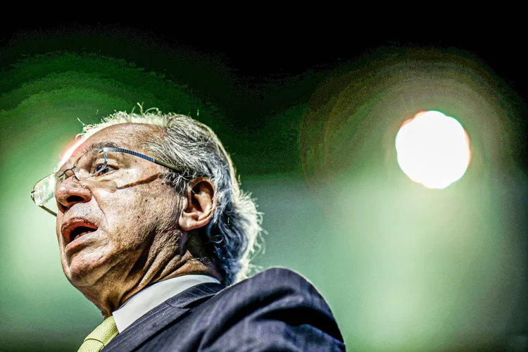 Guedes: ministro citou a possibilidade de o auxílio emergencial ser reeditado com valor de 250 reais (Ueslei Marcelino/Reuters)