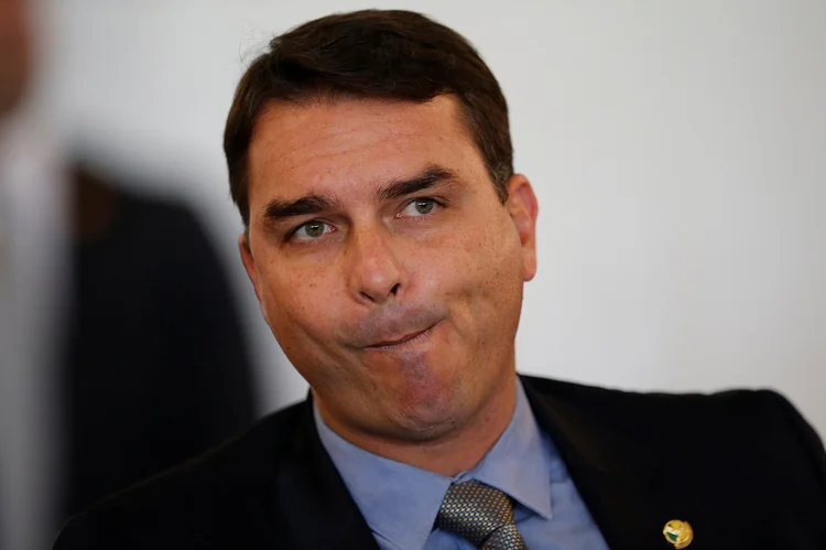 Flávio Bolsonaro: De acordo com a Época, os relatórios produzidos pela Abin detalham o funcionamento da suposta organização criminosa na Receita Federal (Adriano Machado/Reuters)
