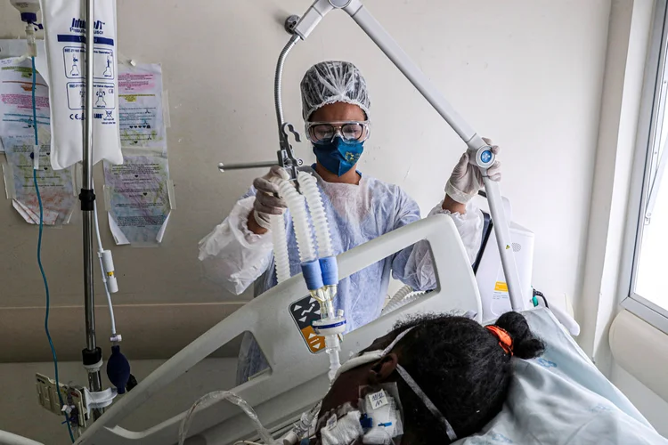 Covid-19 em São Paulo: no conjunto hospitalar, estadual, a ocupação em leitos de terapia intensiva era de 95% - 5% ficam vagos para emergências (Amanda Perobelli/Reuters)