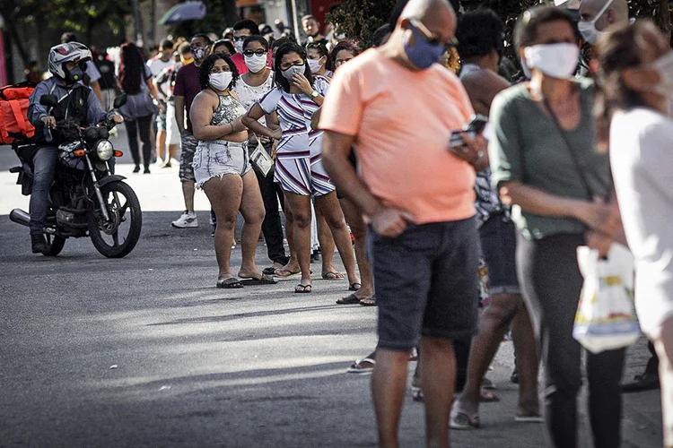 Auxílio emergencial: aprovada pelo Congresso em março, a renda emergencial de 600 reais mensais durante a crise do coronavírus foi paga pelo governo federal (Ricardo Moraes/Reuters)