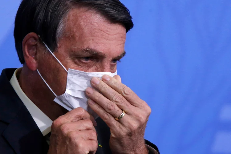 Jair Bolsonaro: "A Embaixada da China nos informou, pela manhã, que a exportação dos 5.400 litros de insumos para a vacina Coronavac foi aprovada e já estão em área aeroportuária para pronto envio ao Brasil" (Adriano Machado/Reuters)