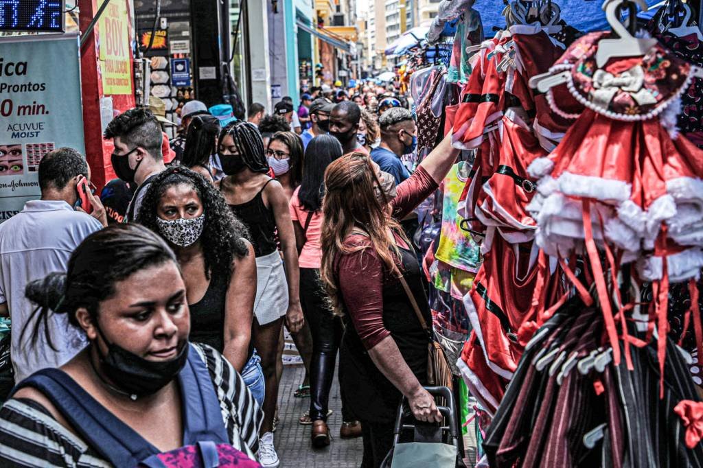 Apesar da covid, expectativa de vida do brasileiro tem leve alta em 2020