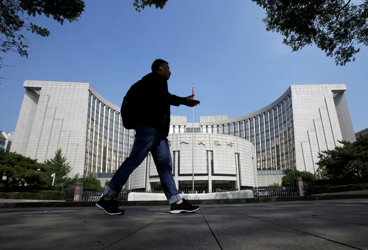 Sede do Banco Central em Pequim: projeção da consultoria CEBR, do Reino Unido, é de que a China cresça mais de 5% por ano até 2025, mesmo em meio à crise da covid-19 (Jason Lee/File Photo/Reuters)