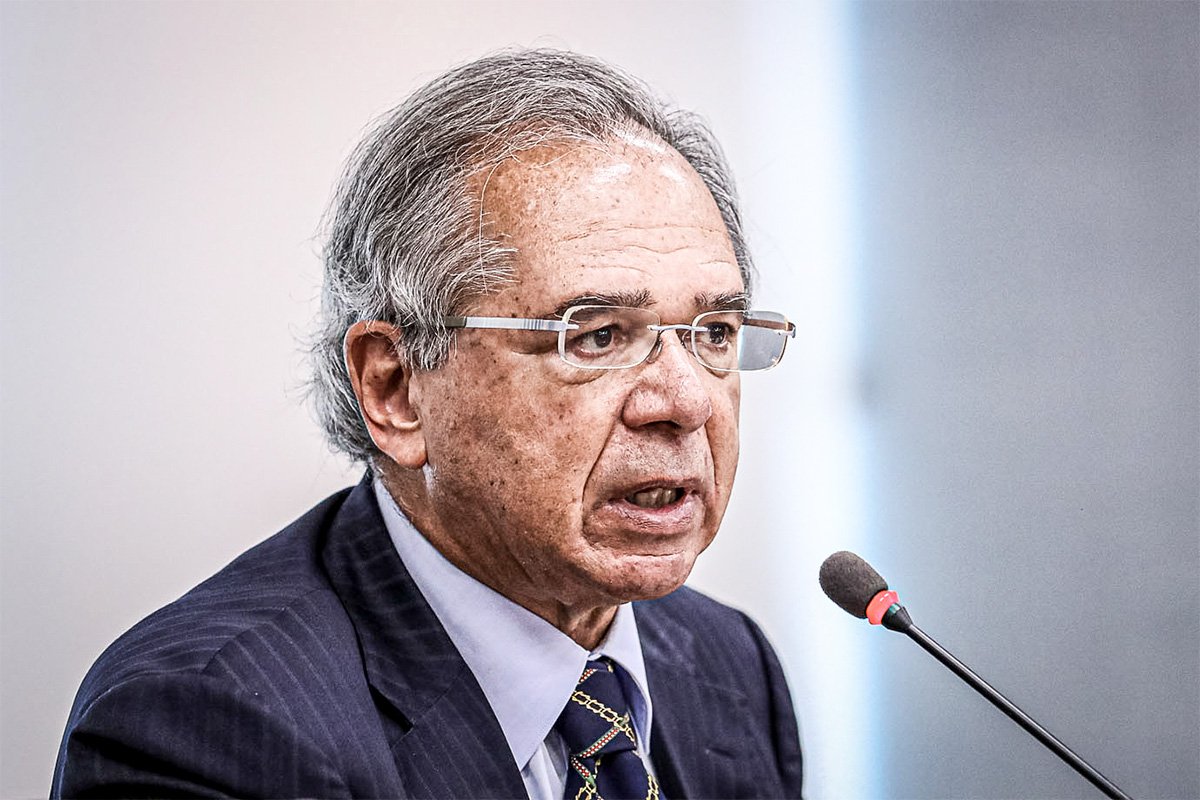 Guedes: exterior, crise hídrica e dólar pressionam preço de combustíveis