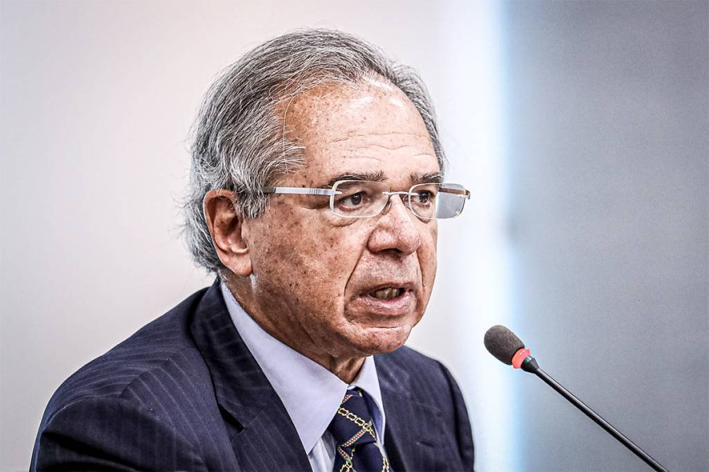 Guedes fala em ampliar corte do IR de empresas já em 2022