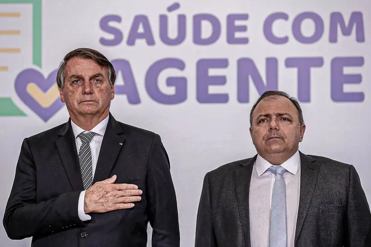 O presidente Jair Bolsonaro e o ministro da Saúde, Eduardo Pazuello: Brasil é o segundo país com maior número de mortes por coronavírus no mundo (Alan Santos/PR/Divulgação)