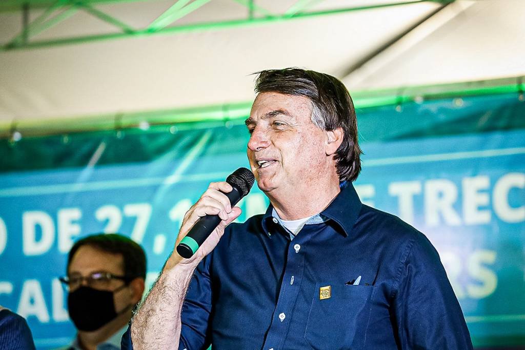 Bolsonaro pede voto para irmão de Alcolumbre em Macapá