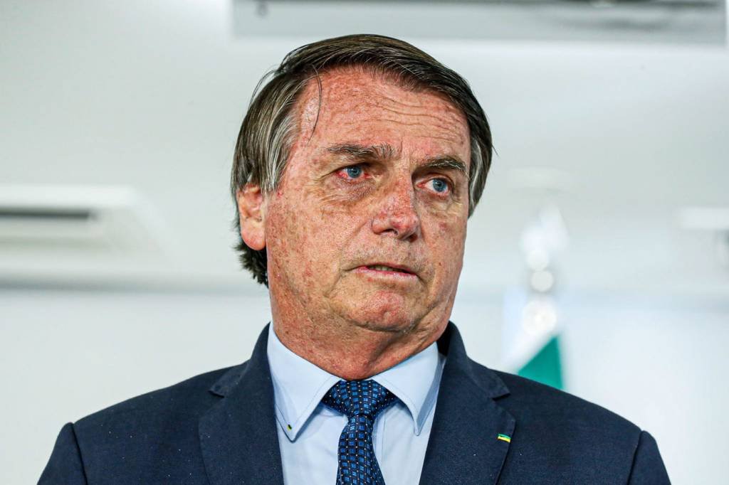Vacina é do Brasil, não é de nenhum governador, diz Bolsonaro
