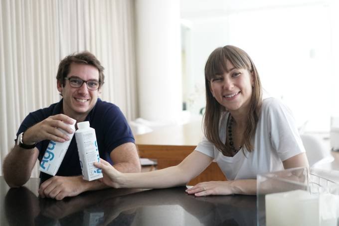 Rodrigo Gedankien e Fabiana Tchalian, fundadores da Água na Caixa: startup vende água em embalagens cartonadas (Divulgação//)