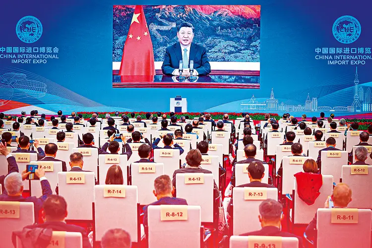 Xi Jinping, líder da China: o país expande sua influência entre os vizinhos asiáticos­ — e também sobre o mundo. (STR/AFP)