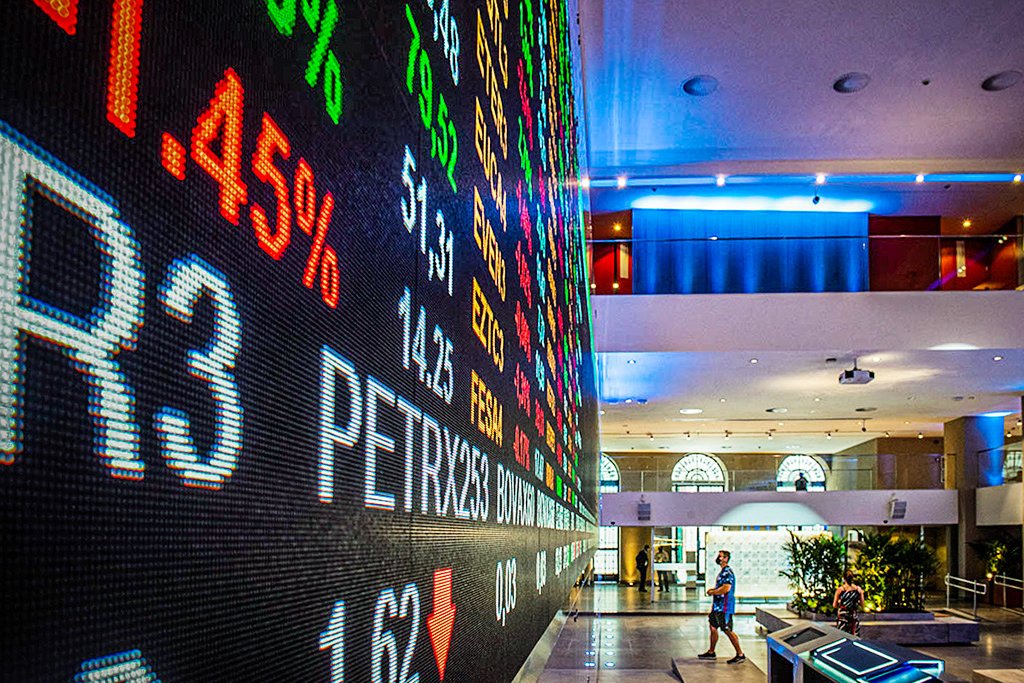 Ibovespa flerta com 124 mil pontos seguindo alta da Vale; aéreas decolam