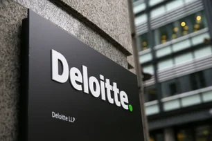 Imagem referente à matéria: Deloitte vincula bônus à presença no escritório em nova investida contra home office nos EUA