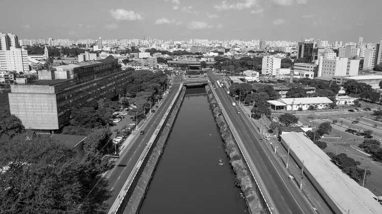 Avenida do Estado, uma das principais vias de São Paulo, em dezembro: brasileiros definem "luto" como a palavra de 2020 (Eduardo Frazão/Exame)