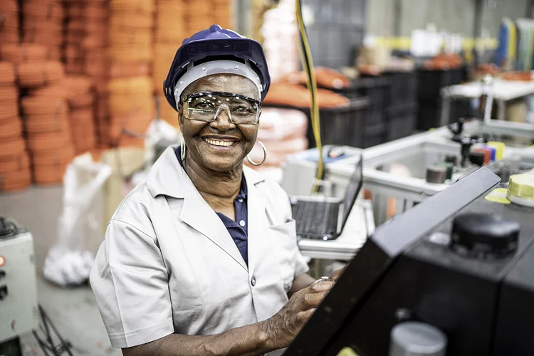 Indústria, grande geradora de empregos: 20,4% das vagas de trabalho e 19,7% da massa salarial devem-se ao setor (Agência/Getty Images)