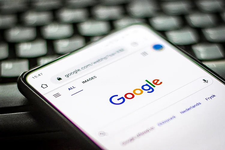 Google: empresa enfrenta uma série de acusações de órgãos antitruste (NurPhoto / Colaborador/Getty Images)