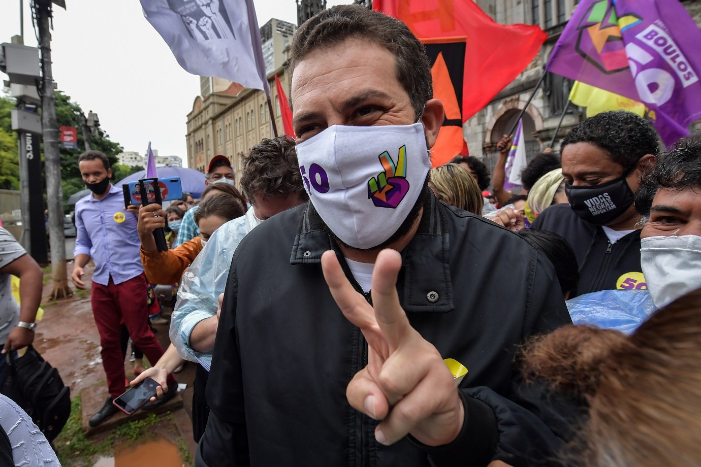 Após obter 2 milhões de votos em SP, Boulos inicia viagens pelo Brasil