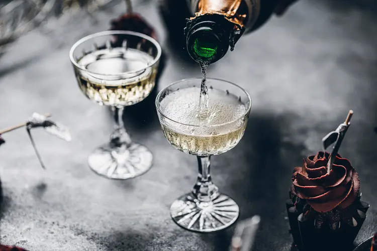 Champagne: quando tomar brut, blanc de blancs e rosé? (alvarez/Getty Images)