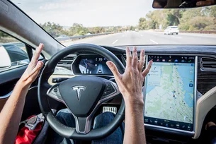 EUA abrem investigação sobre sistema 'Full Self-Driving' da Tesla após 4 batidas e uma morte