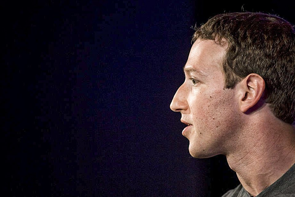 Zuckerberg: fundador do Facebook acredita que fabricante do iPhone é a maior concorrente da rede social (Bloomberg / Colaborador/Getty Images)