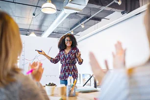 Imagem referente à matéria: Ser legal no trabalho não traz sucesso, diz especialista de Stanford — veja como ganhar influência