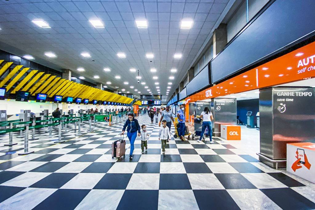 Imagem referente à notícia: Com expectativa de fusão, Azul e Gol firmam parceria para voos no Brasil