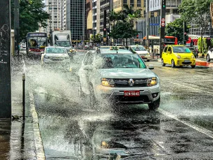 Aniversário de São Paulo deve ter chuva forte, mas calor deve diminuir