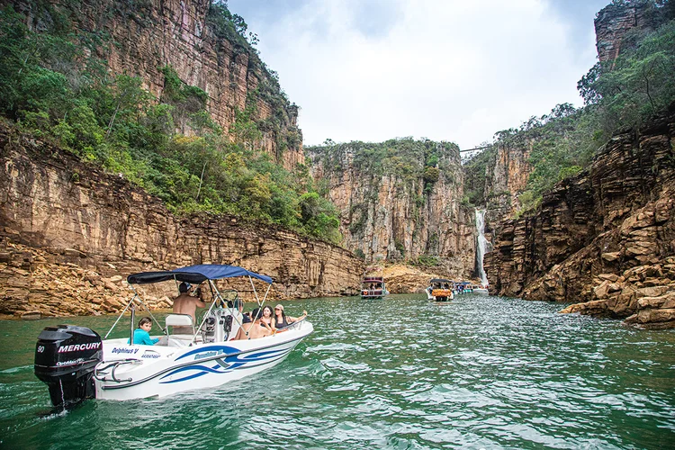 Capitólio é um destino turístico de Minas Gerais, a 293 km de Belo Horizonte, conhecido pelo Lago de Furnas e pelos paredões de mais de 20 metros de altura. Havia entre 70 e 100 pessoas em embarcações na região no momento do deslizamento (Leandro Fonseca/Exame)