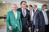 (Brasília - DF, 07/10/2020) Jair Bolsonaro e Kuciano Hang no lançamento do Programa Voo Simples. Foto: Alan Santos/PR