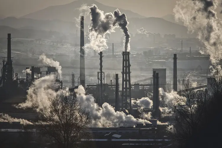 Para reduzir a emissão de poluentes, China lança hoje, 1º, um mercado de carbono nacional (Qilai Shen/Bloomberg/Getty Images)