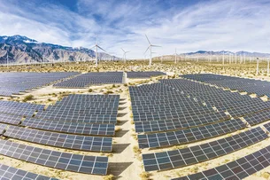 Arábia Saudita acelera investimentos em energia renovável com R$ 46 bilhões da ACWA Power e Aramco