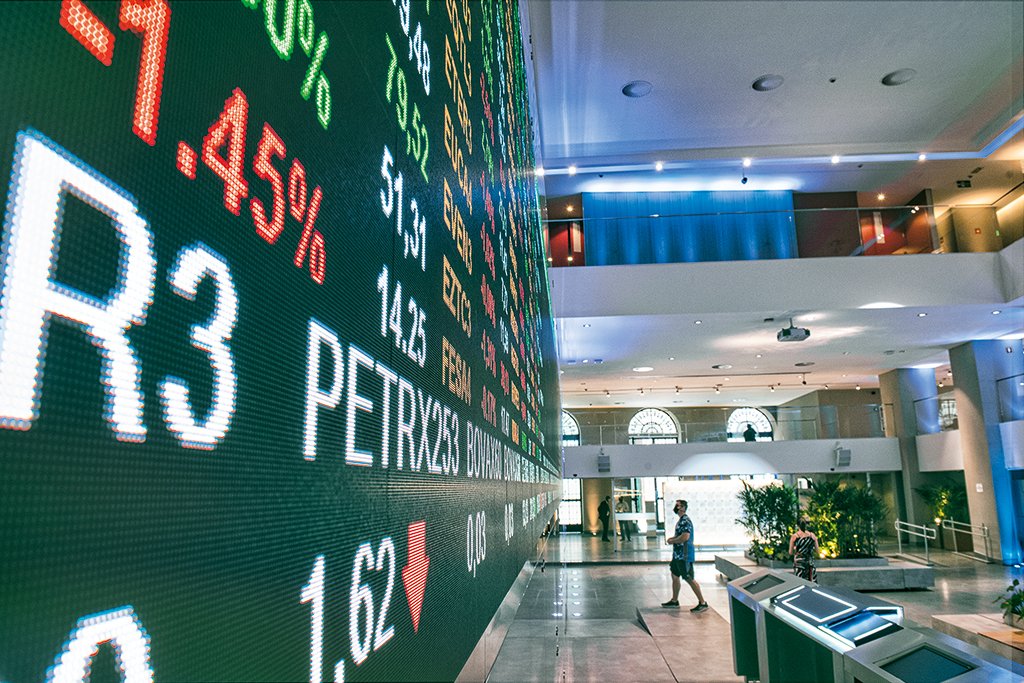 Ibovespa descola de NY e perde os 120 mil pontos em dia de decisão do Copom