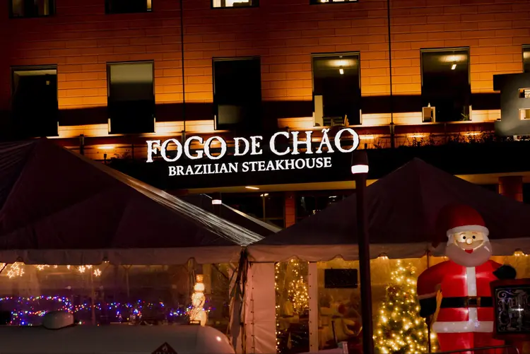 Fachada de restaurante da Fogo de Chão nos Estados Unidos | Foto: Lyndon French/The New York Times (Lyndon French/The New York Times)