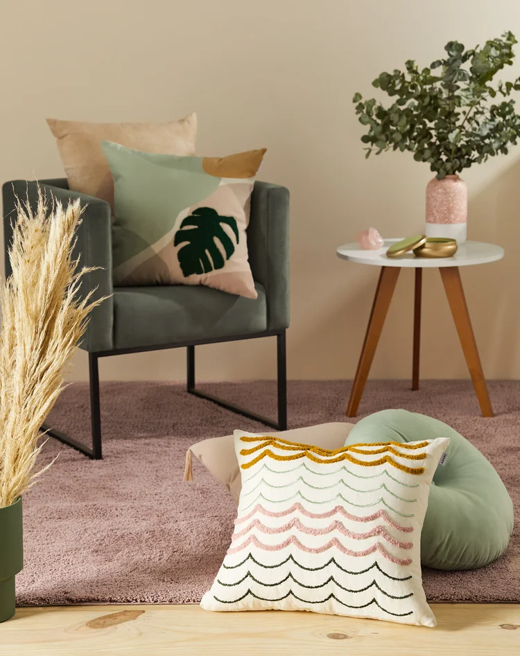 Amaro Home: há almofadas, vasos, quadros e velas disponíveis. O preço varia entre 39,90 e 359,90 reais (Amaro/Divulgação)