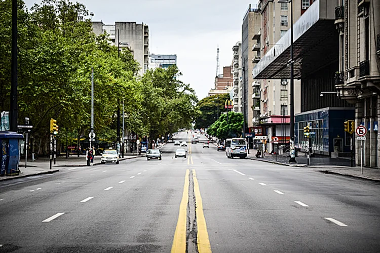 Avenida em Montevidéu, no Uruguai: país decide fechar todas as fronteiras para se proteger do coronavírus (Carlos Lebrato/Getty Images)